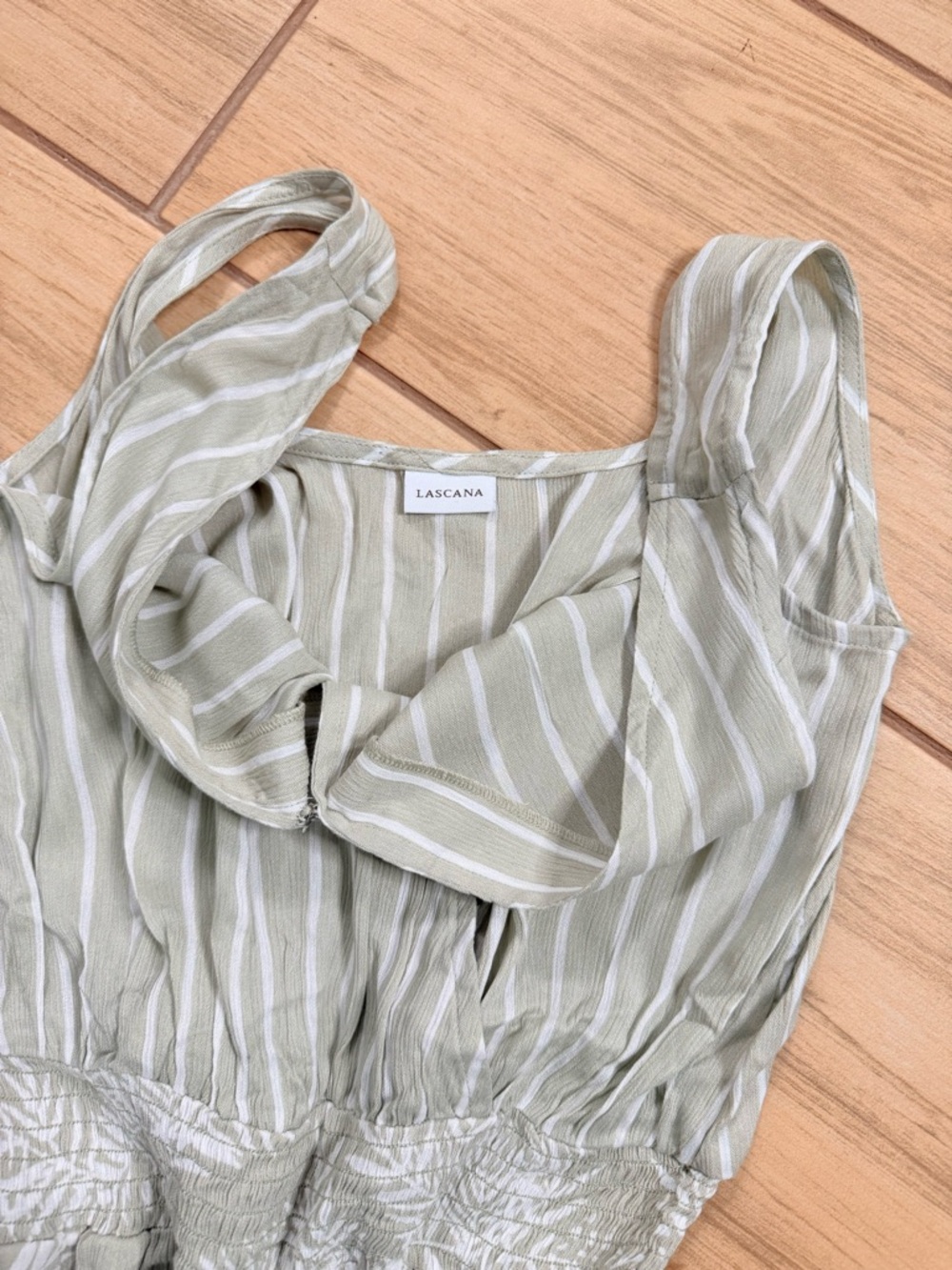 LASCANA TropicalLeaf Jumpsuit Size2 Light Green Smocked Waist WideLeg Sleeveless - Picture 3 of 6